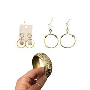 Set Of 2 Gold Tone Hoop Earrings & Etched Bangle 80's Retro Vintage Mid Mod